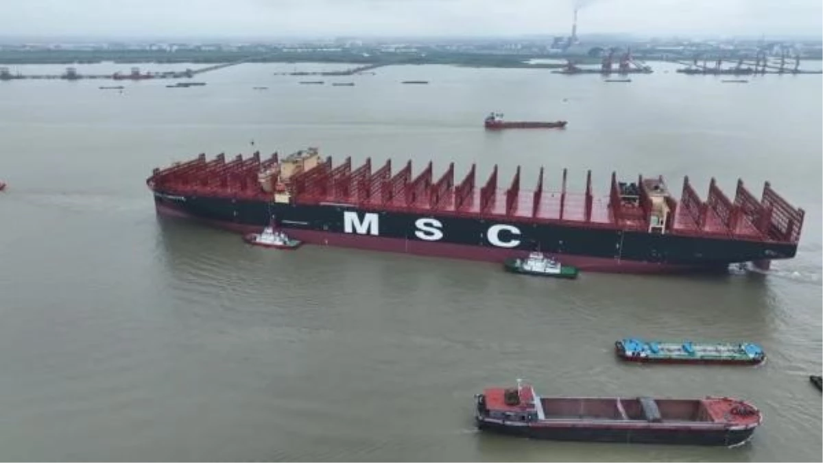 Dünyanın en büyük konteyner gemisine 'Türkiye' adı verildi