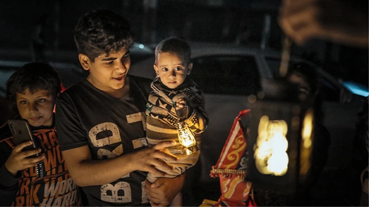 Gazzeli çocuktan Ramazan mesajı: Sahura davulcu değil, bombardıman sesiyle uyanıyoruz