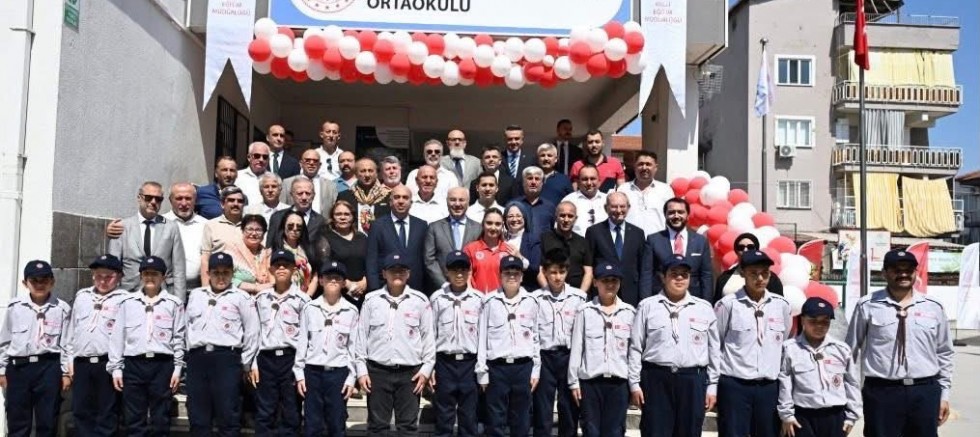    İLBEYİ ALİ ŞİMŞEK, 48 YIL SONRA MEZUN OLDUĞU OKULA KÜTÜPHANE KAZANDIRDI